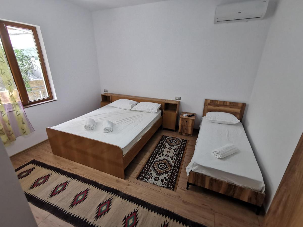 Bujtina Valgent Bed & Breakfast Berat Exterior foto