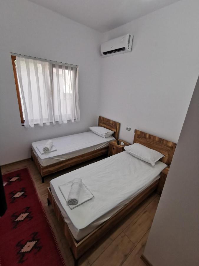 Bujtina Valgent Bed & Breakfast Berat Exterior foto
