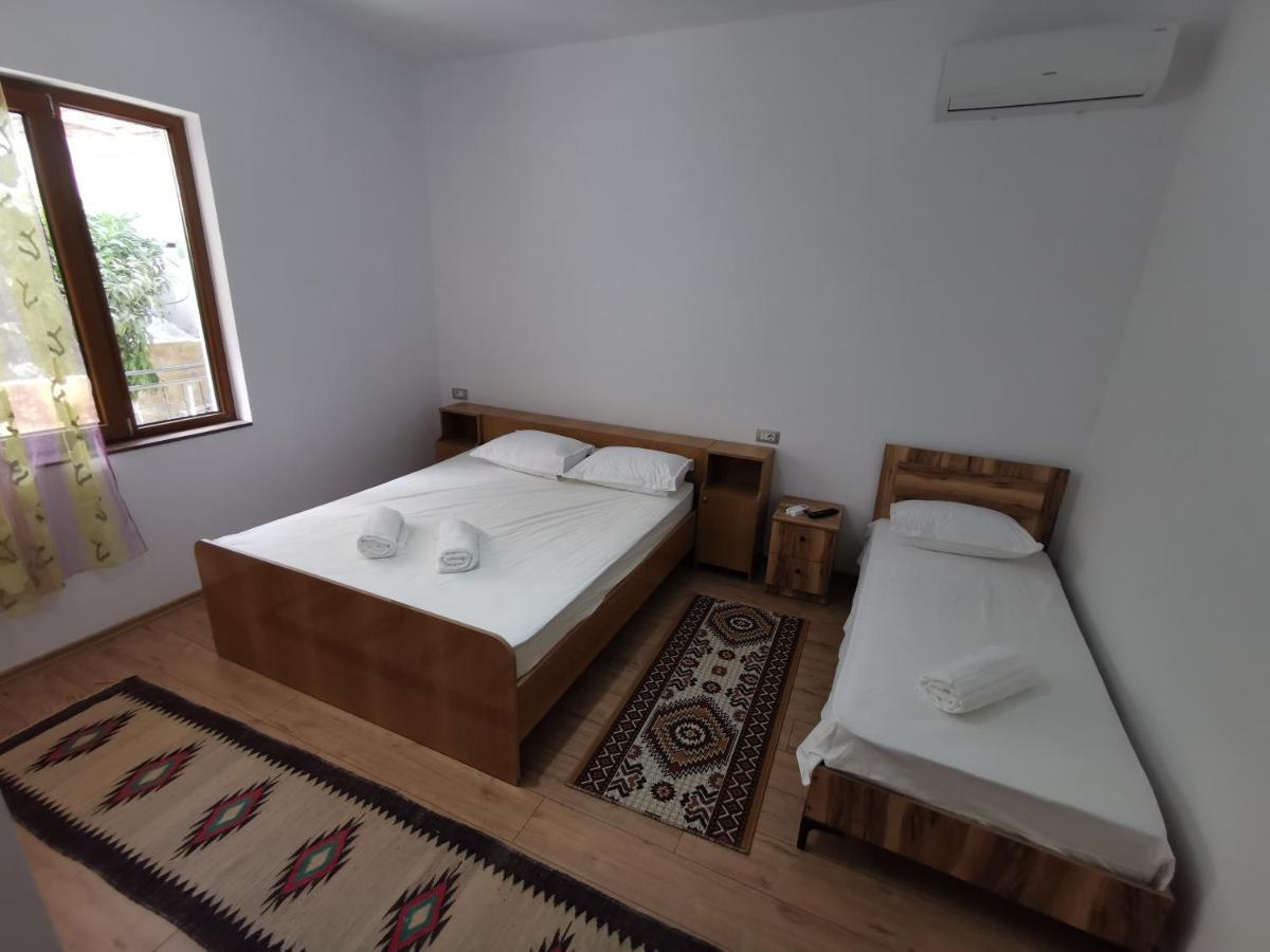 Bujtina Valgent Bed & Breakfast Berat Exterior foto