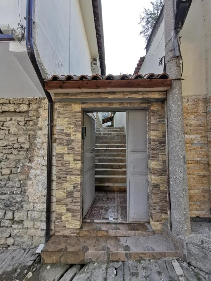 Bujtina Valgent Bed & Breakfast Berat Exterior foto